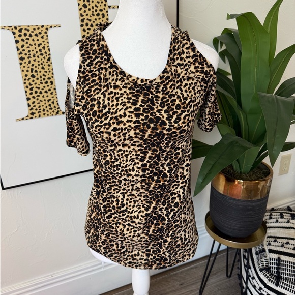Leopard Print Cold Shoulder Top - Picture 1 of 4